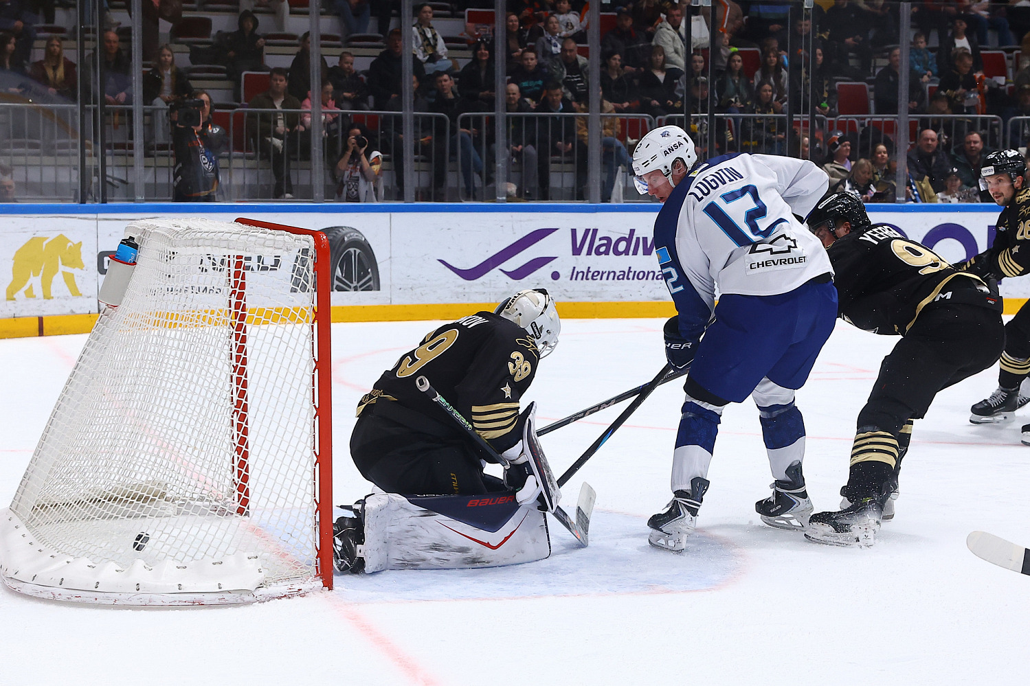 Барыс Адмиралға есе жіберді